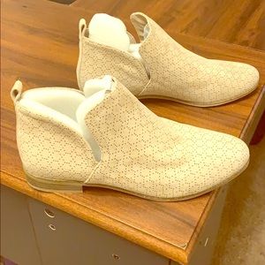 Dr. Scholl’s slip on bootie with no heel
